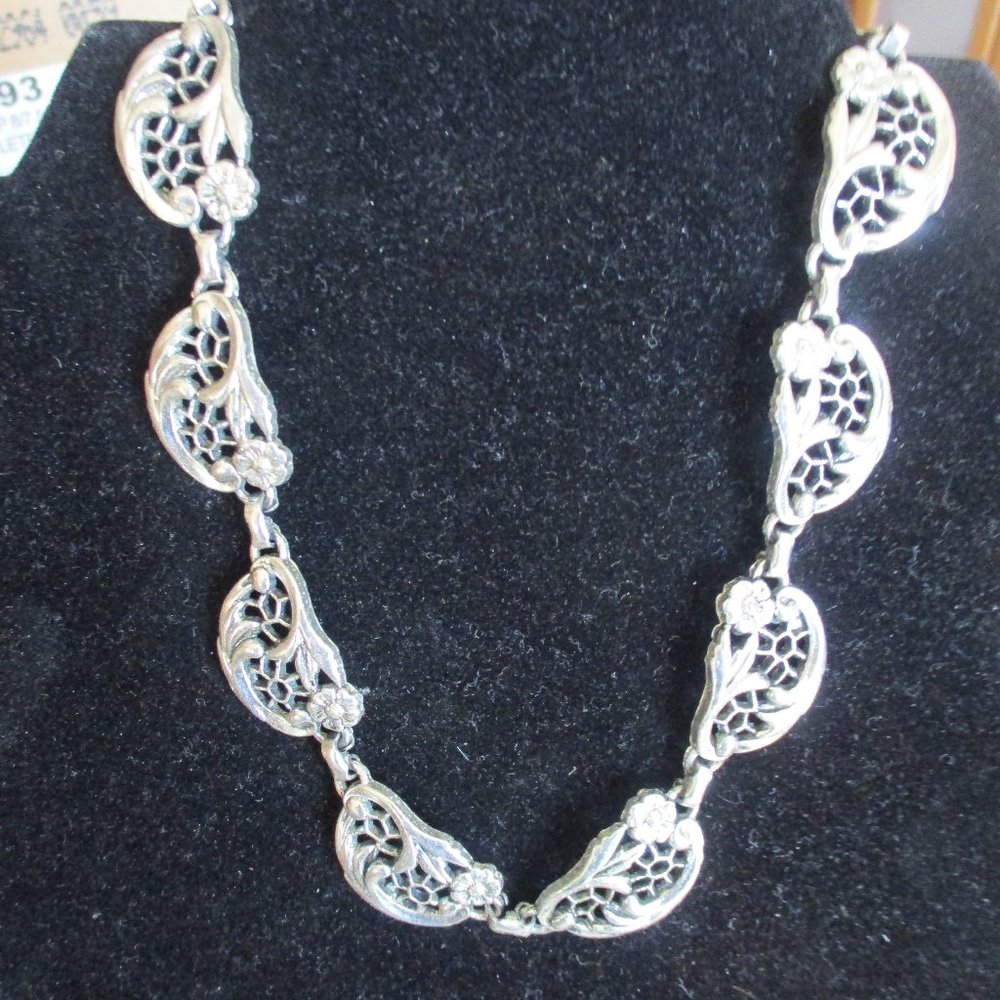 Vintage Estate Silver Tone Floral Choker 7 Inch Necklace